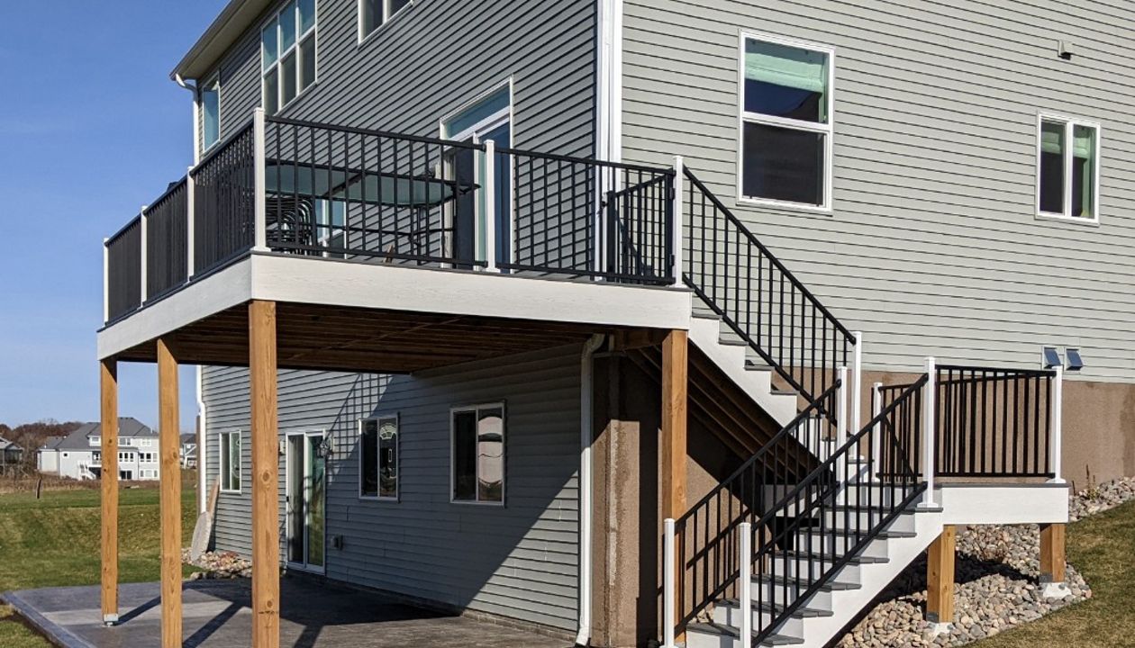 Trex Transcend Island Mist with Trex White Fascia