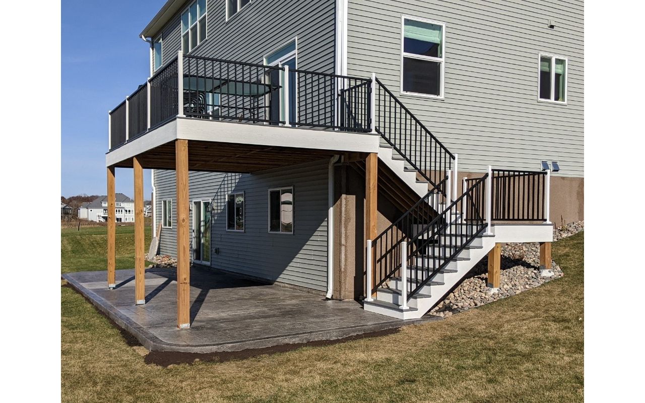 Trex Transcend Island Mist with Trex White Fascia