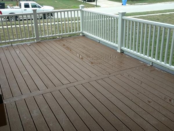 Trex Select Saddle Decking and White Railing
