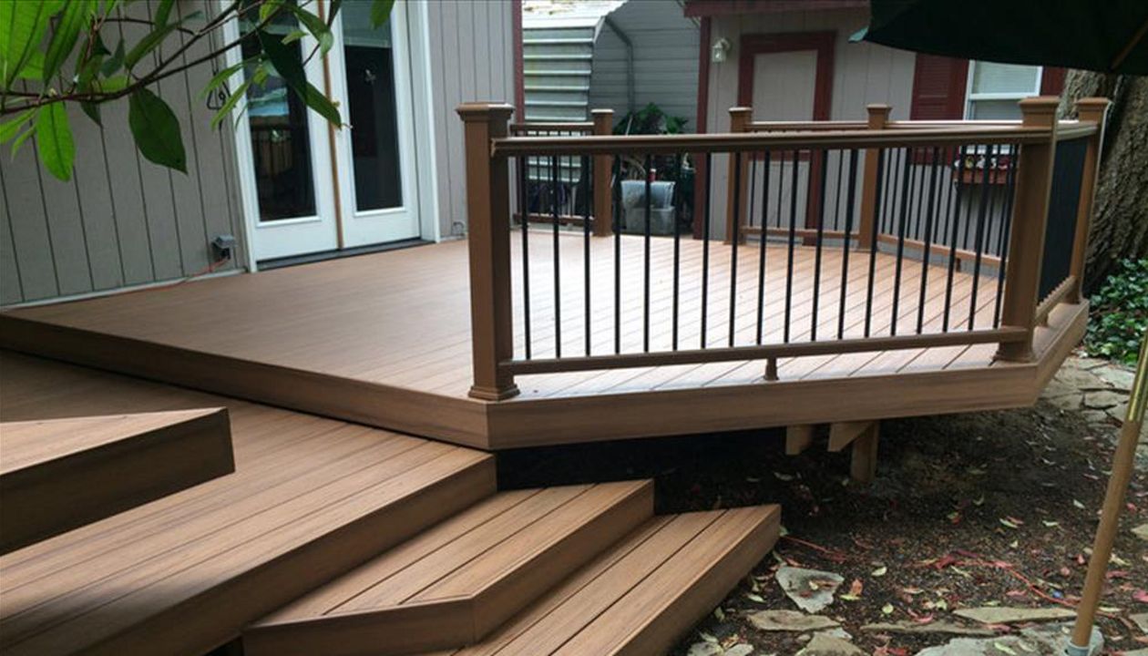Vancouver, WA Deck Builder (Trex Transcend Rail and Havana Gold Decking)