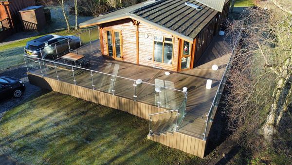 TREX Toasted Sand with Glass Balustrades