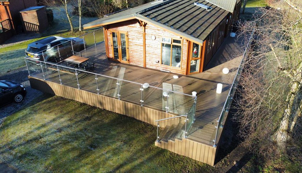 TREX Toasted Sand with Glass Balustrades