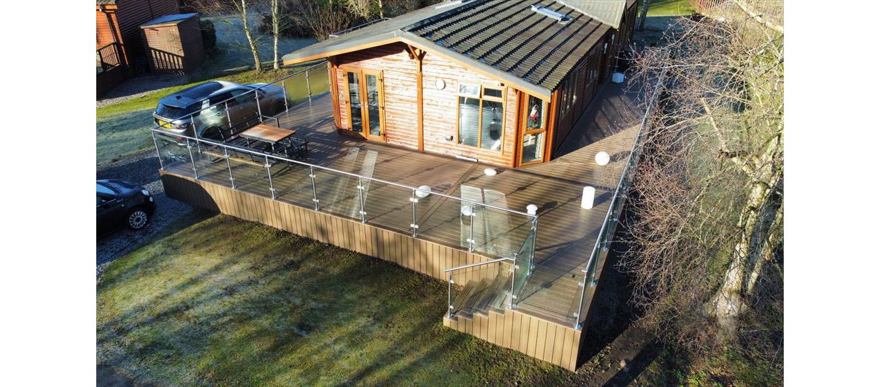 TREX Toasted Sand with Glass Balustrades