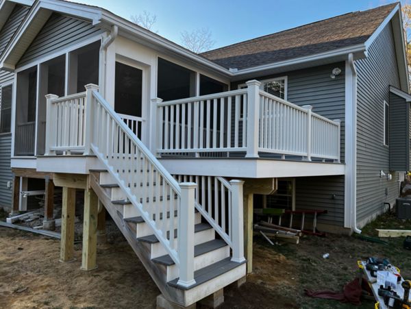 Trex pebble gray with trex transcend white rails with white balu