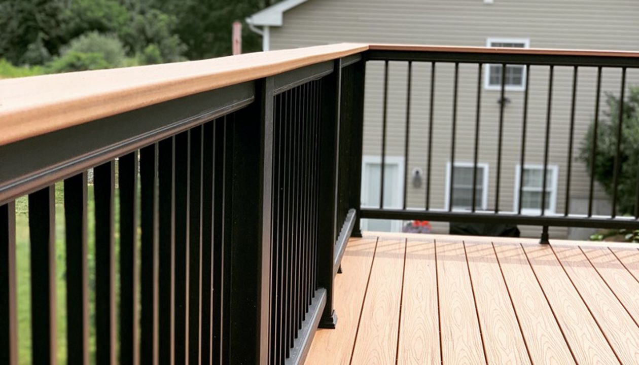 Wilbur Road Deck - Trex Tiki Torch with Trex Railings