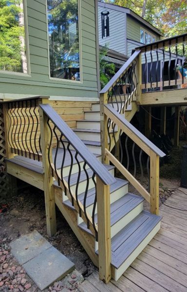 Trex Coastal Bluff with wood and steel railing