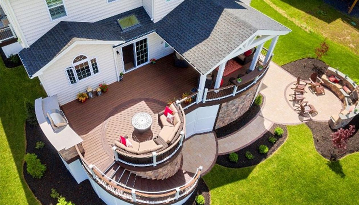 Trex Transcend Spiced Rum deck with Custom outdoor kitchen and stone accents.