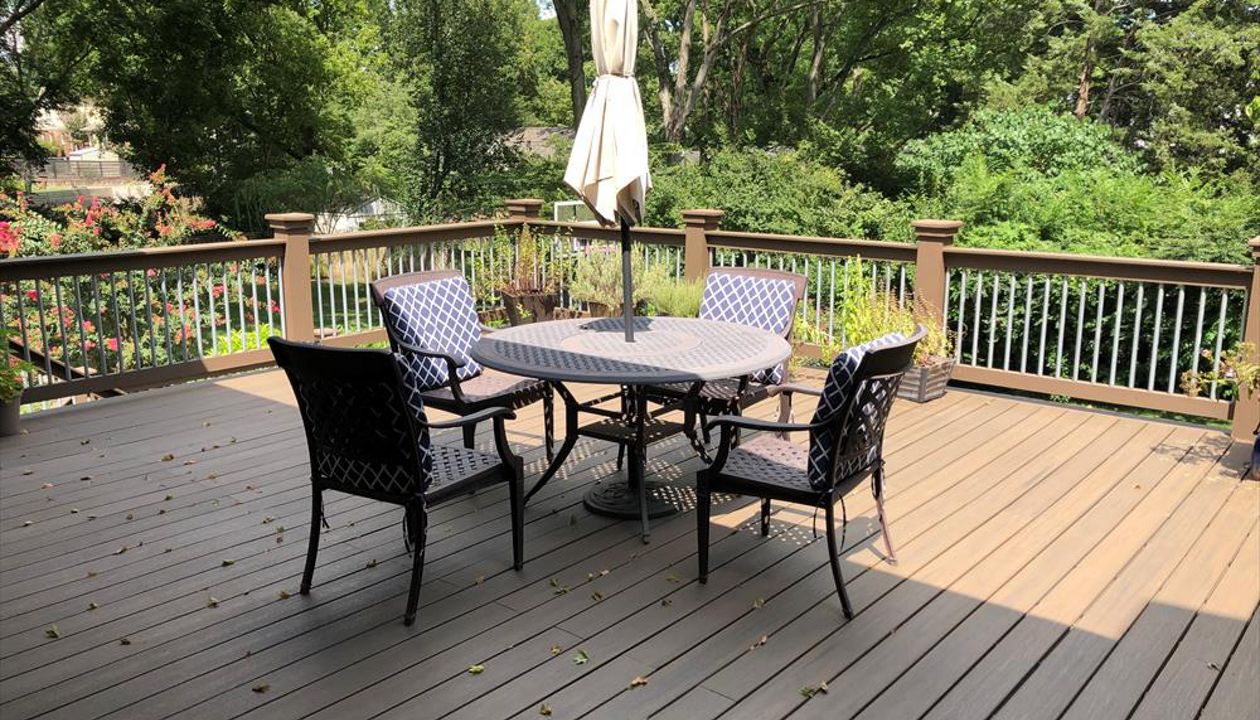 Trex Enhance Naturals Coastal Bluff decking in Nashville, TN