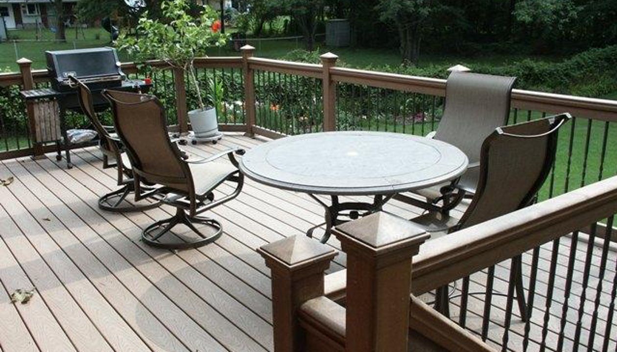 Trex Accents w  Aluminum Ballusters