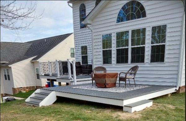 Trex Enhance Basics Clam Shell deck and outdoor living space