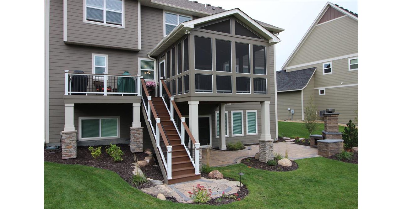 Trex decking, fascia, and risers in Saddle with Trex Transcend railing in white with a drink rail in Saddle - Plymouth