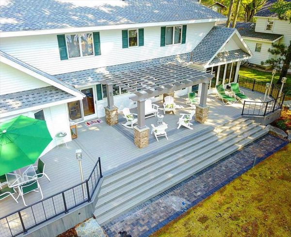 Trex Deck with Trex Pergola