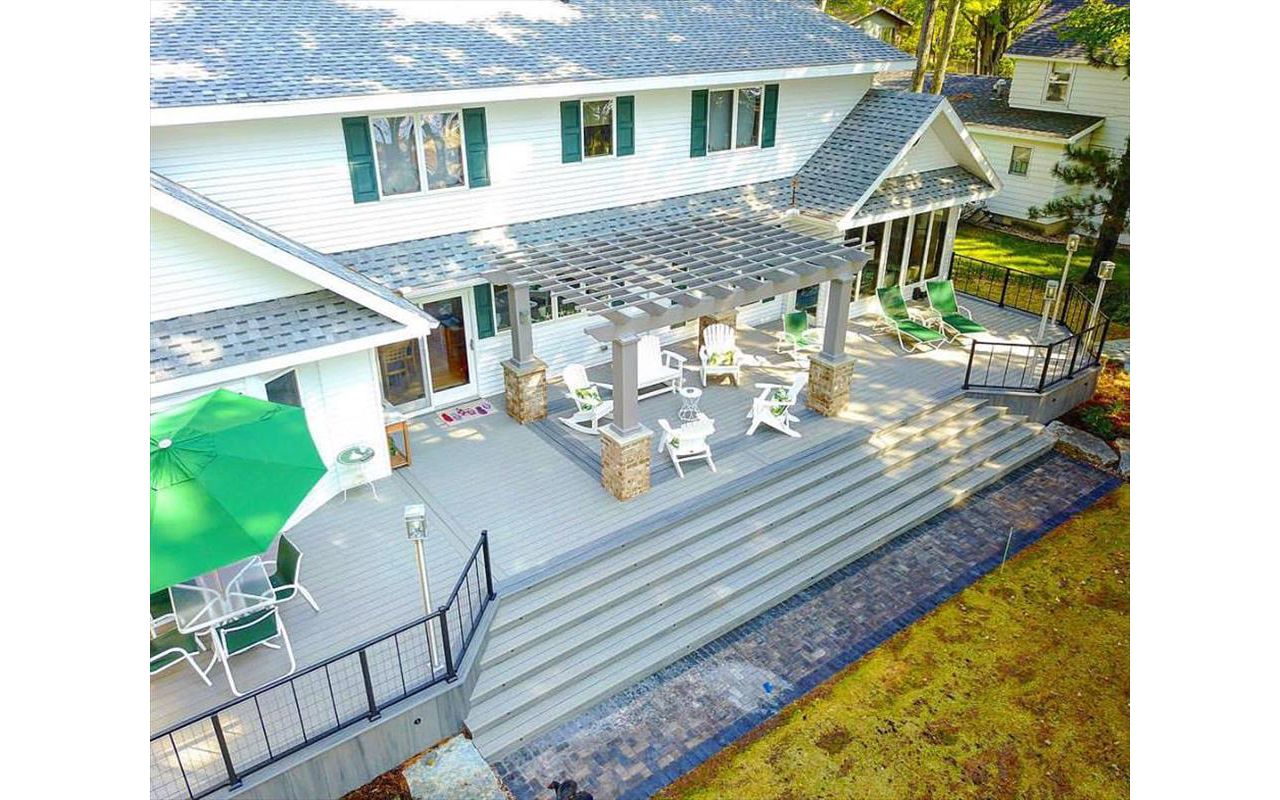 Trex Deck with Trex Pergola