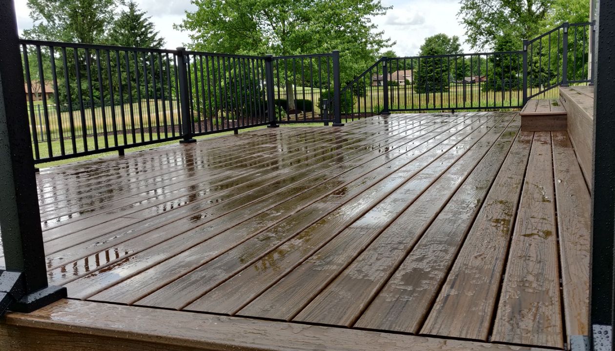 Spiced rum, black signature railing