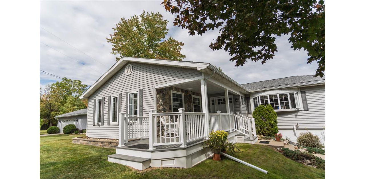 Front porch with custom front walk out.