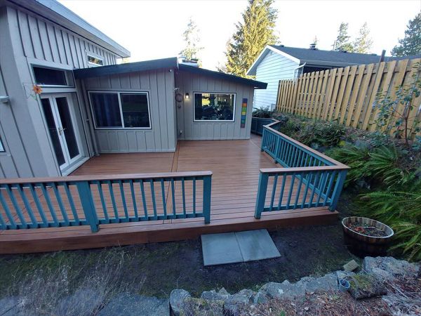 Trex Transcend Tropicals Tiki Torch deck remodel with new composite rail cap.