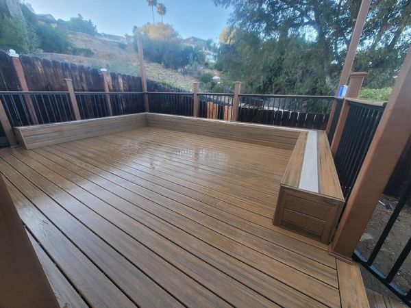 Trex Deck with Trex Bench Seating