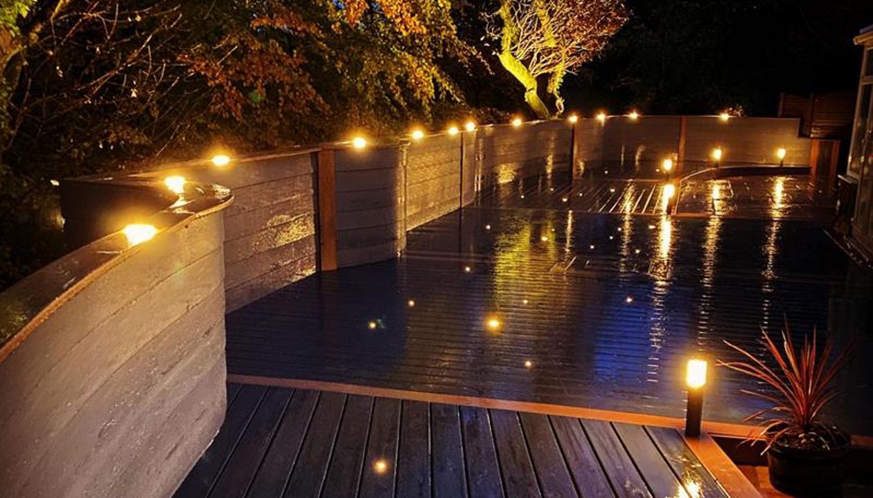 Trex Transcend Tiki Torch (Custom Curve) with Trex Enhance Naturals Calm Waters