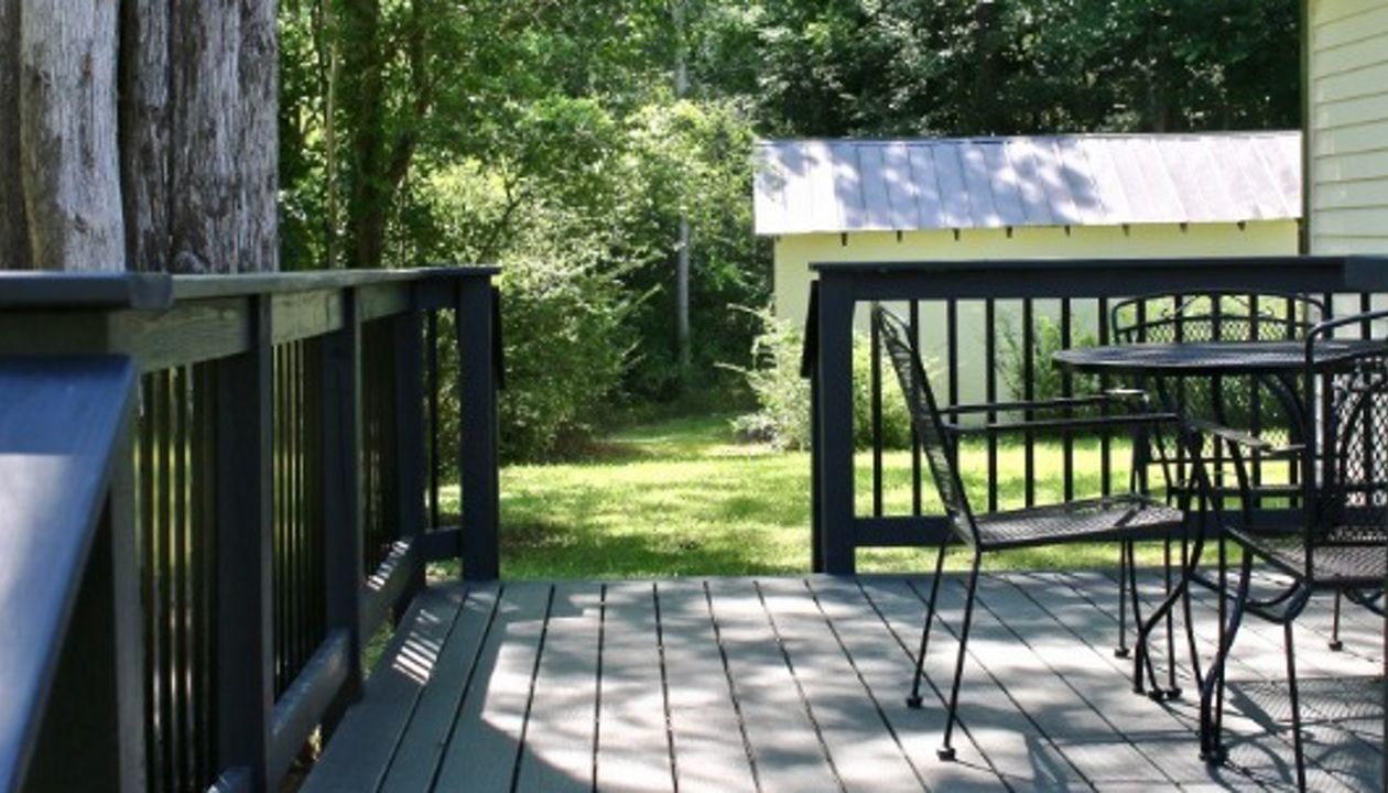 Middle Road Deck: Clamshell decking and cocktail rail