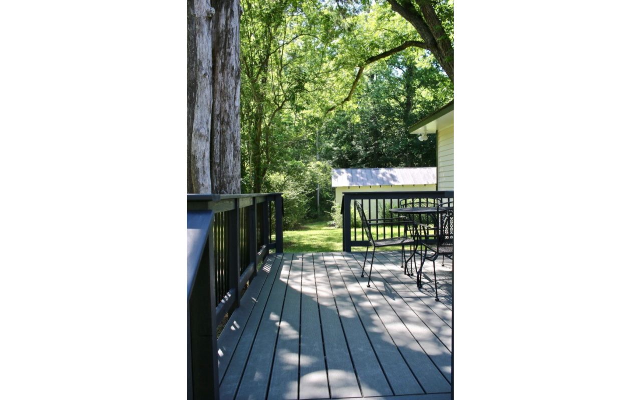Middle Road Deck: Clamshell decking and cocktail rail