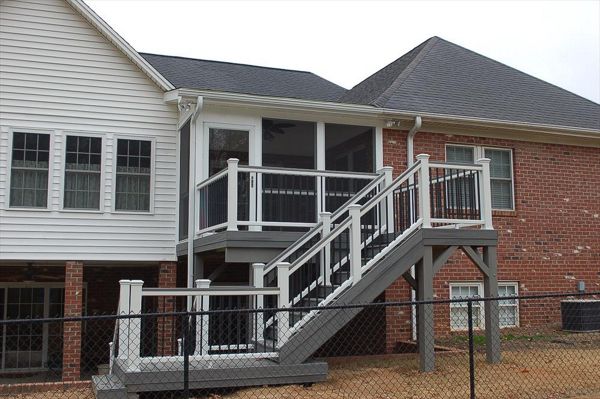 Trex Transcend Island Mist deck & fascia with Transcend White handrails & Island Mist cocktail rail in Lexington, NC.