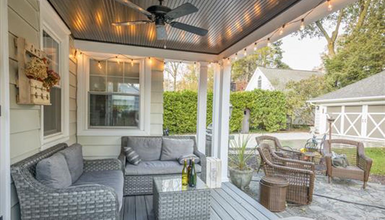 Island Midst Covered proch