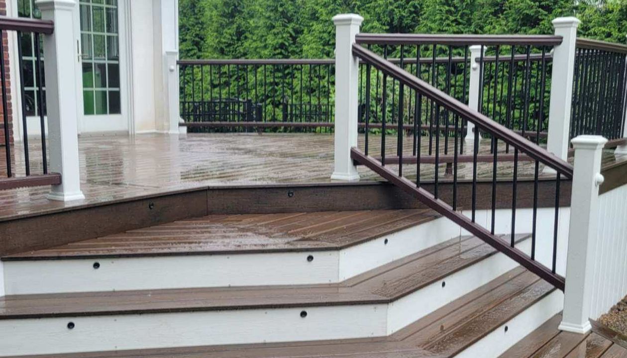 Trex Transcend Spiced Rum deck with riser LED lights with contrasting color for safety