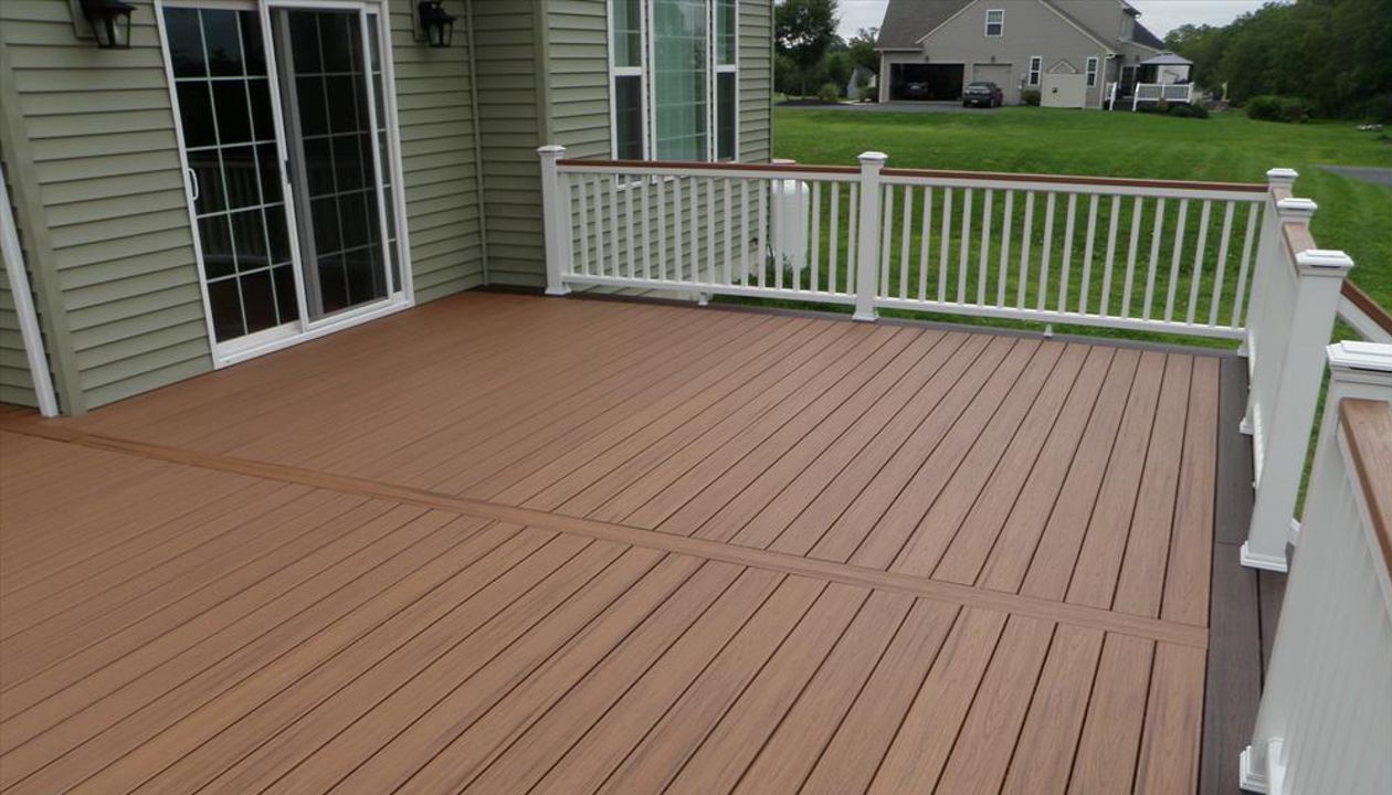 Trex Transcend Tiki Torch Decking, White Transcend Railing