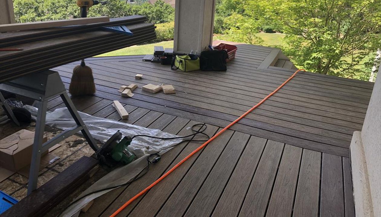 Havana Gold & Spiced Rum Farmington Deck