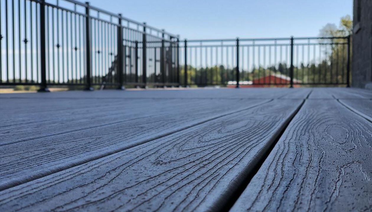 Trex Havana Gold backyard deck done by Royal innovation