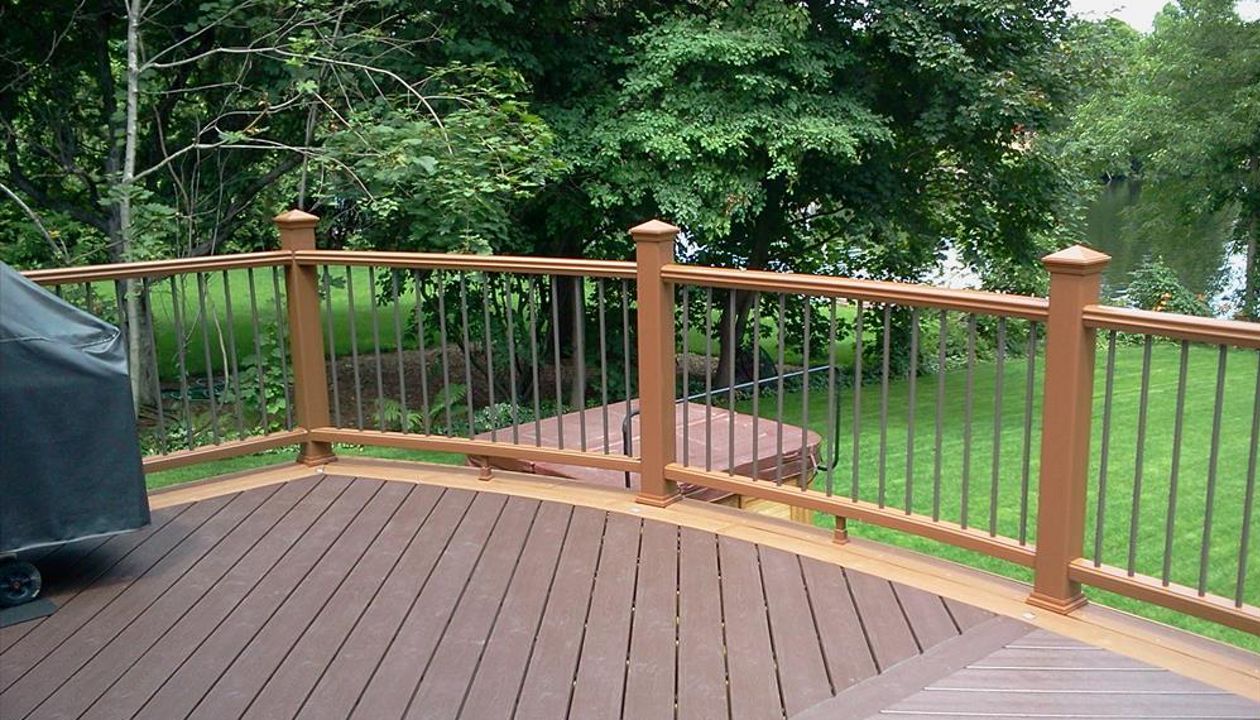 Trex Transcend Vintage Lantern Tree House Brown Composite Decking Ottawa, Manotick, Carleton Place, Ontario