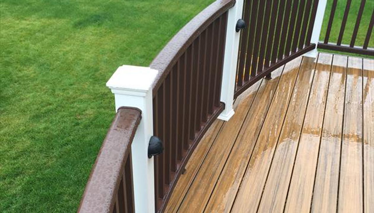 Trex Transcends Curved Rail