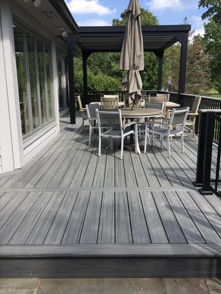 Trex Transcend Island Mist decking. Trex Signature railing w/ Island Mist cocktail board. - Carmel, IN