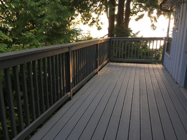 Pebble grey decking with grey rails