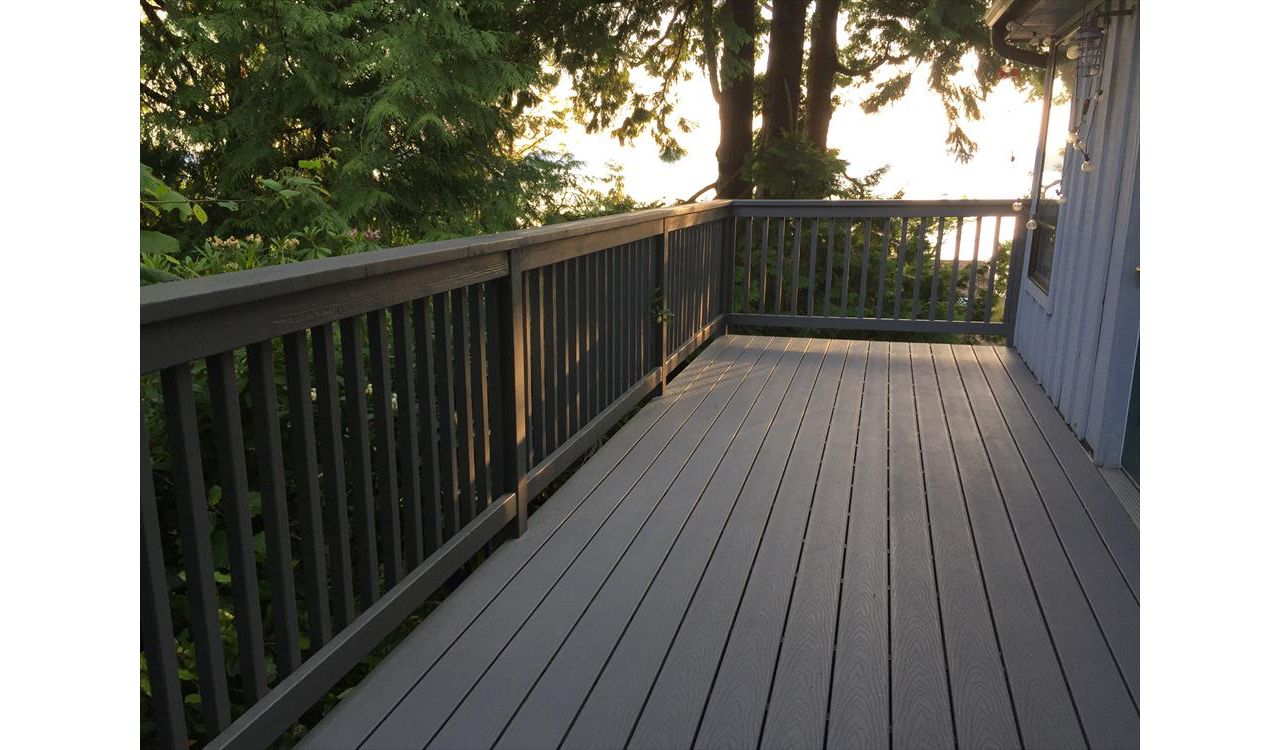 Pebble grey decking with grey rails