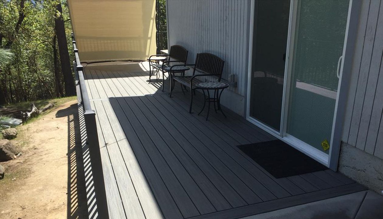 Trex Island Mist and Trex Signature Rail Jacksonville, OR