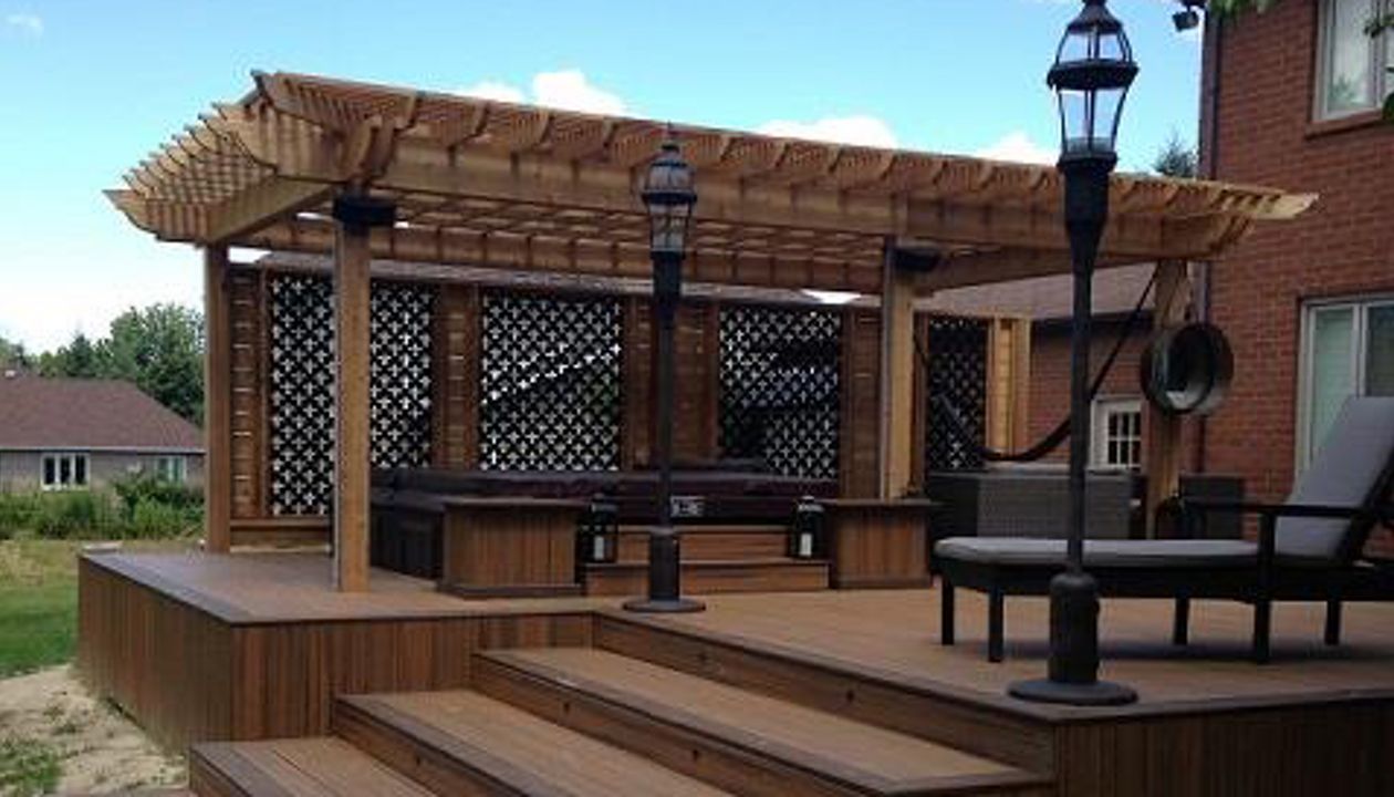 Deck made with TREX sadle and woodland brown.Built in:  Aurora, King City, Oak Ridges, Richmond Hill, Newmarket, Toronto, Mississauga, Mount Albert, Vaughan, Bradford, Stouffville