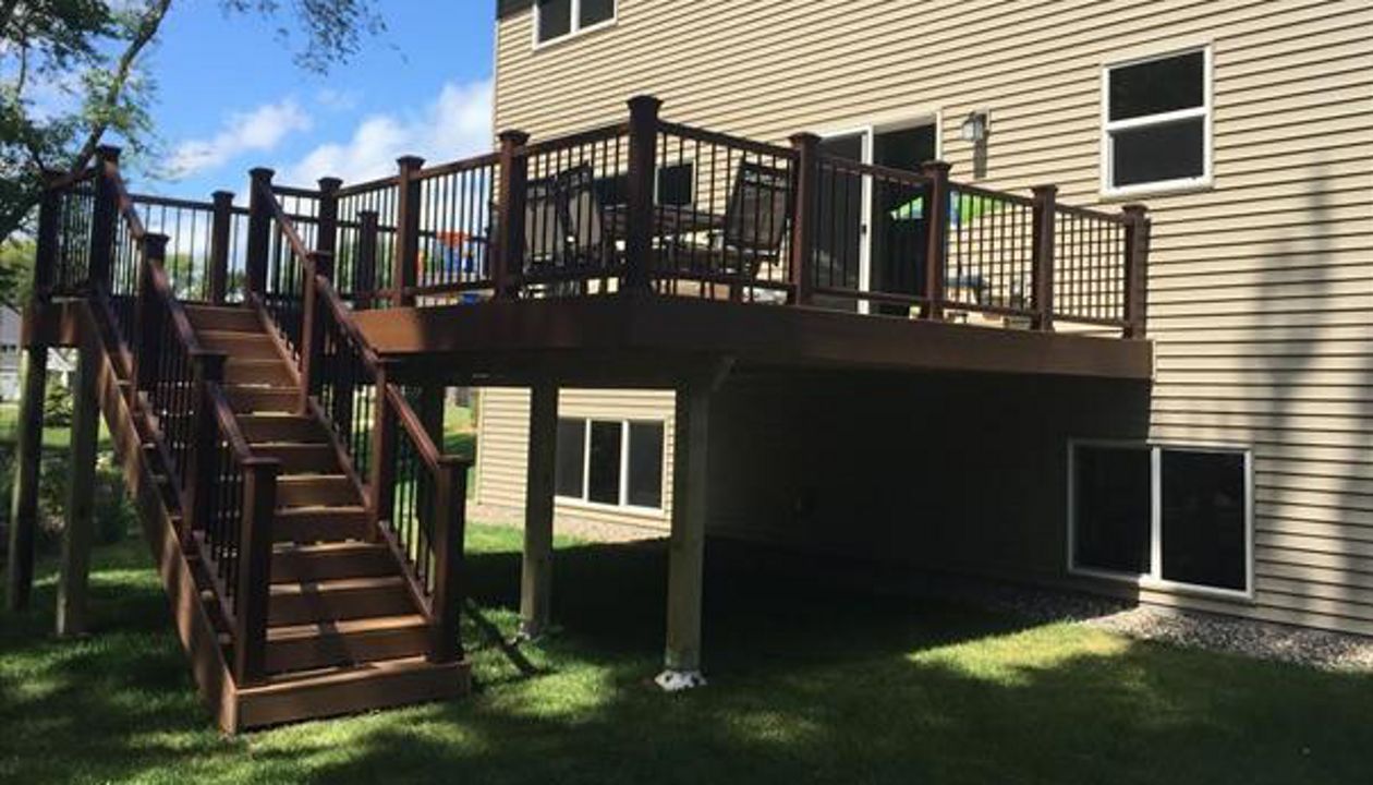 Little Canada - Trex Enhance with Picture Frame