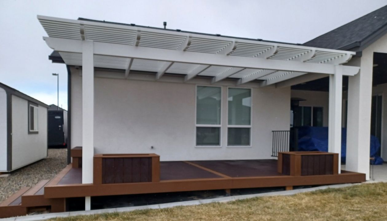 Trex Deck: Select Earth Tones: Woodland Brown Trimmed in Saddle - Nampa, ID