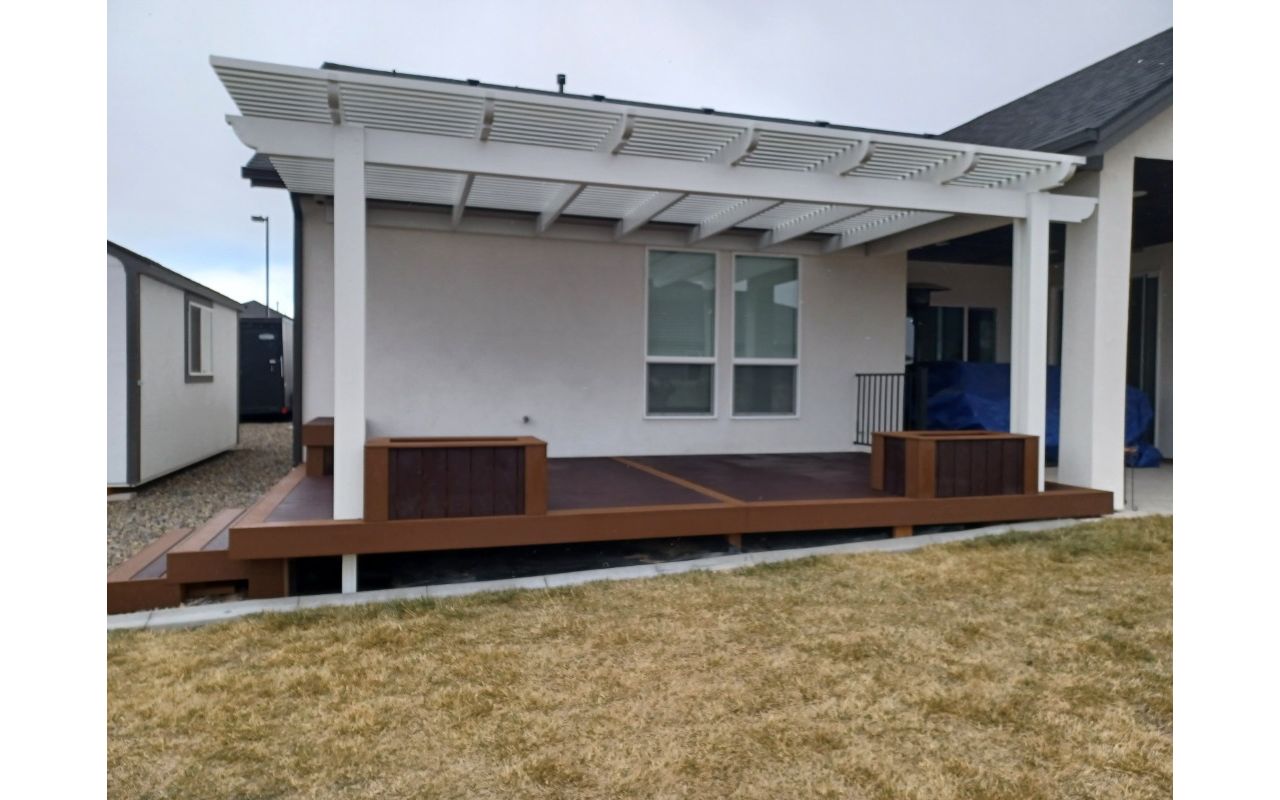 Trex Deck: Select Earth Tones: Woodland Brown Trimmed in Saddle - Nampa, ID
