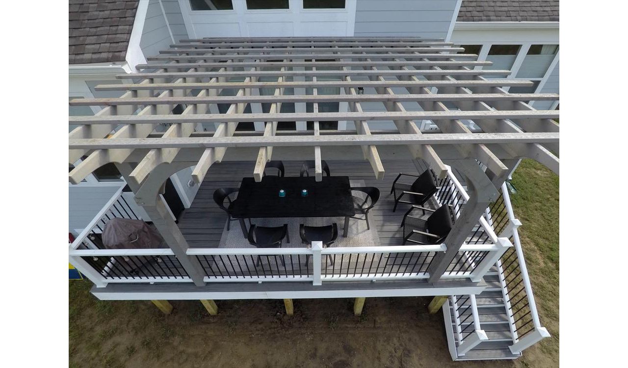 Trex Transcend Island Mist, Trex White Fascia, Trex Transcend Railing - Zionsville, Indiana