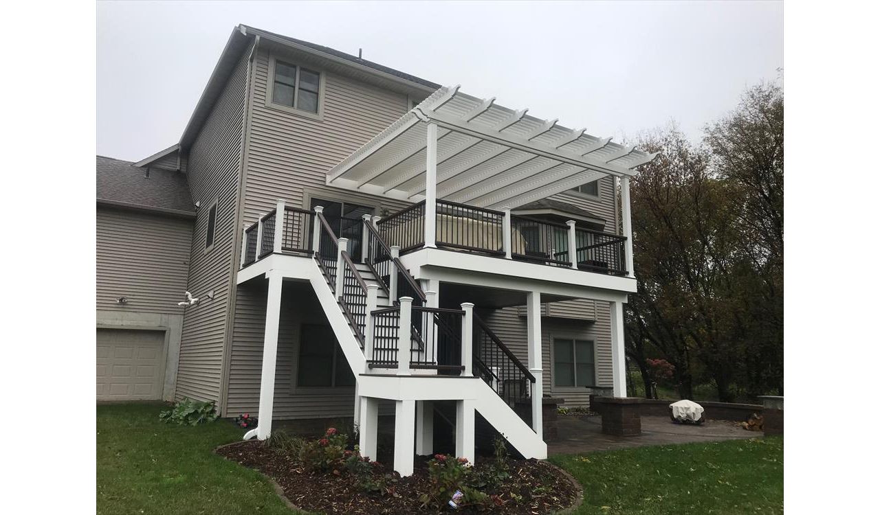 Trex Transcend Composite Deck & Railing with Aluminum Balusters and Pergola in Rochester, MN