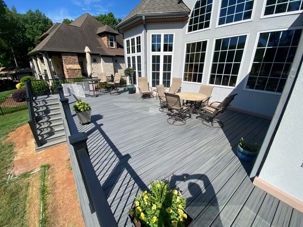 Trex Island Mist with Black Trex Select Railing
