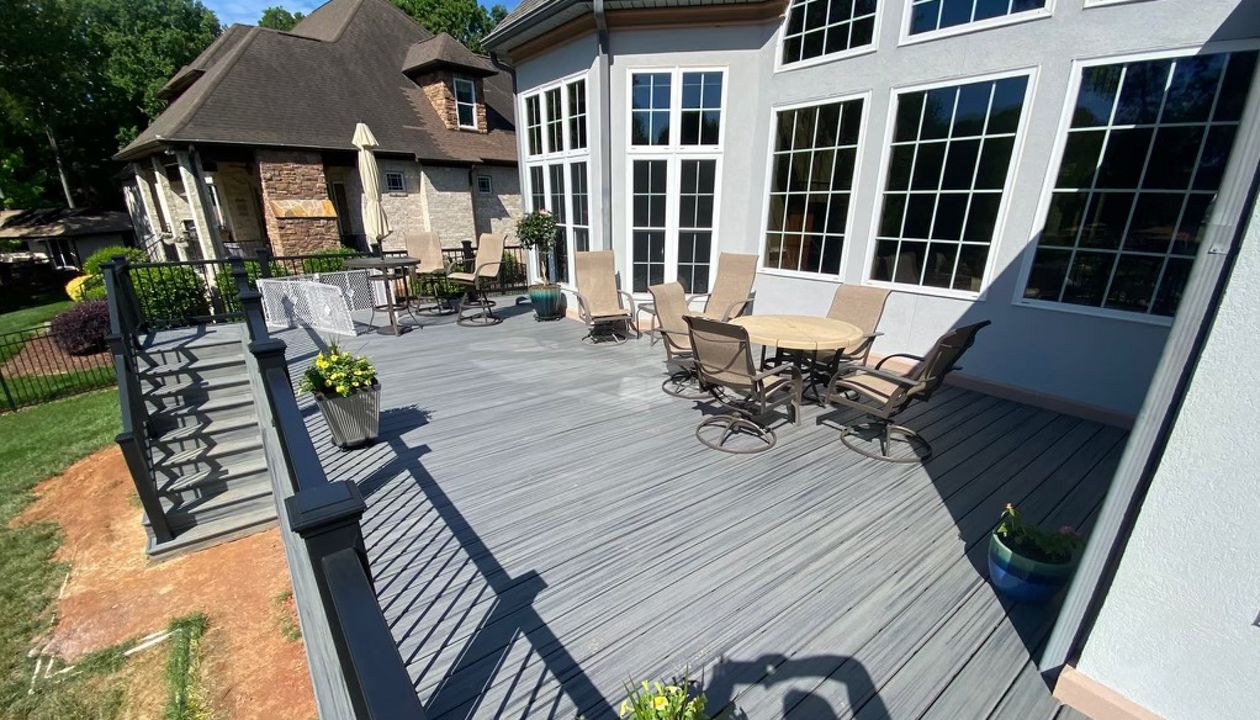 Trex Island Mist with Black Trex Select Railing