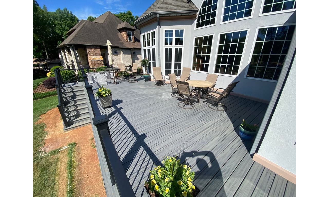 Trex Island Mist with Black Trex Select Railing