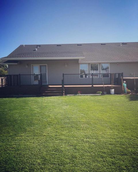 Trex Select Saddle with Black Railing