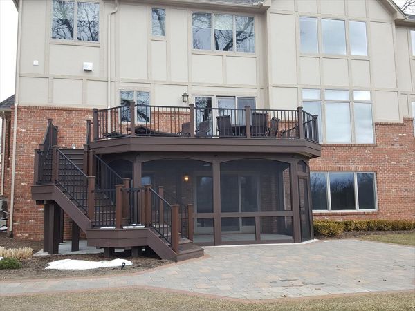 Trex Transcend deck vintage lantern with lower enclosed screenroom