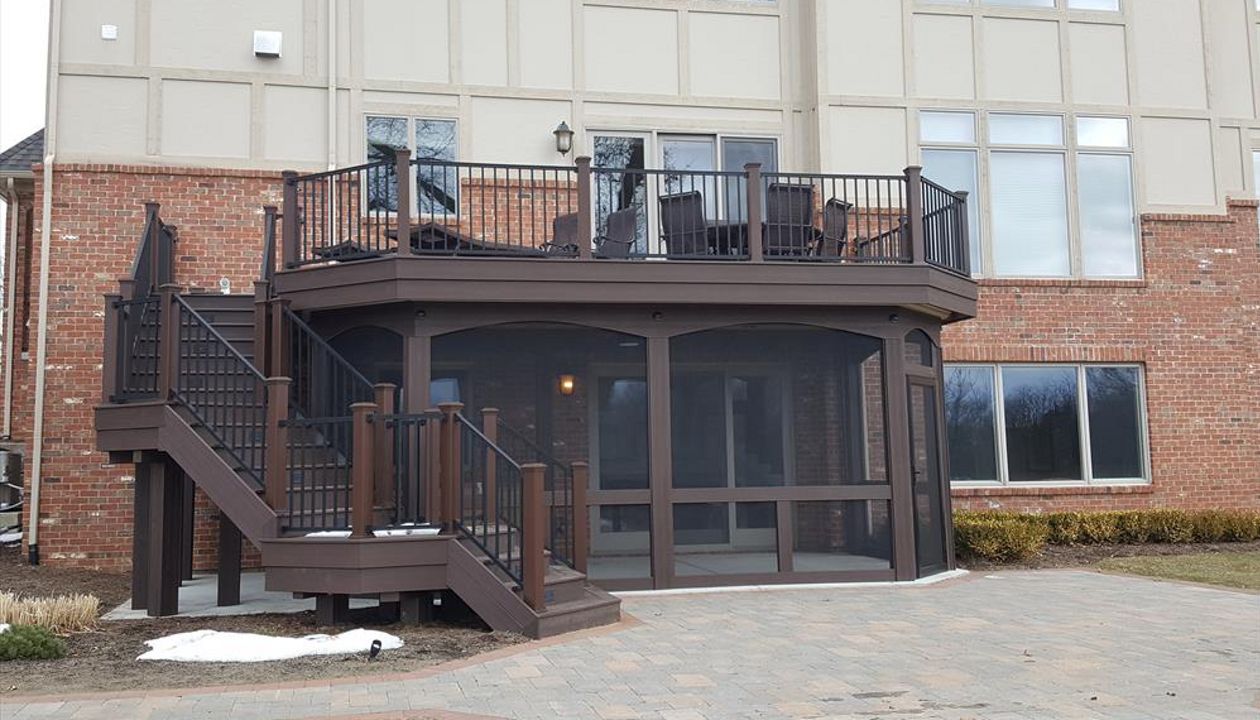 Trex Transcend deck vintage lantern with lower enclosed screenroom