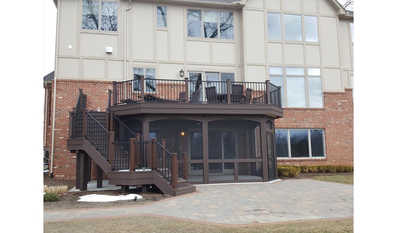 Trex Transcend deck vintage lantern with lower enclosed screenroom