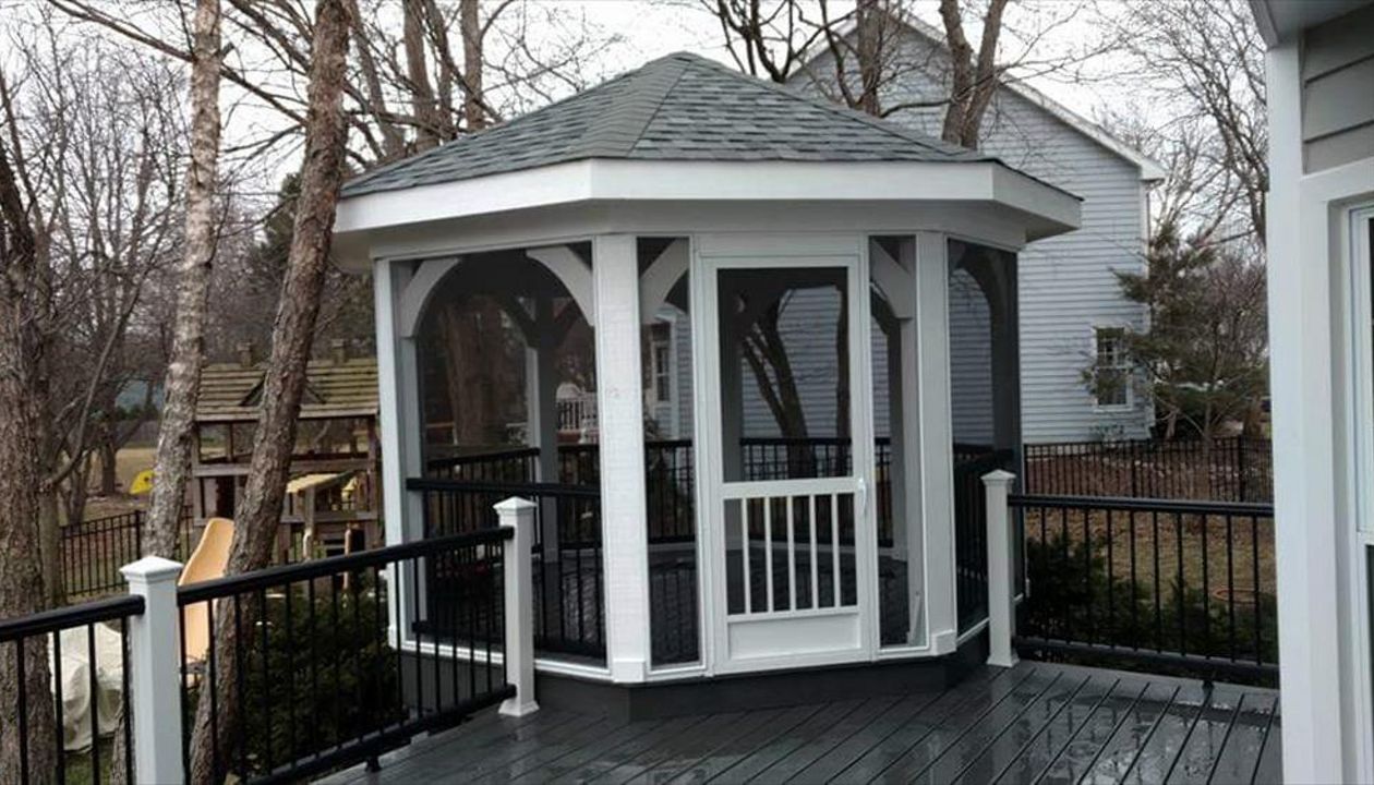 Trex Enhance Clam Shell. Transcend rails.